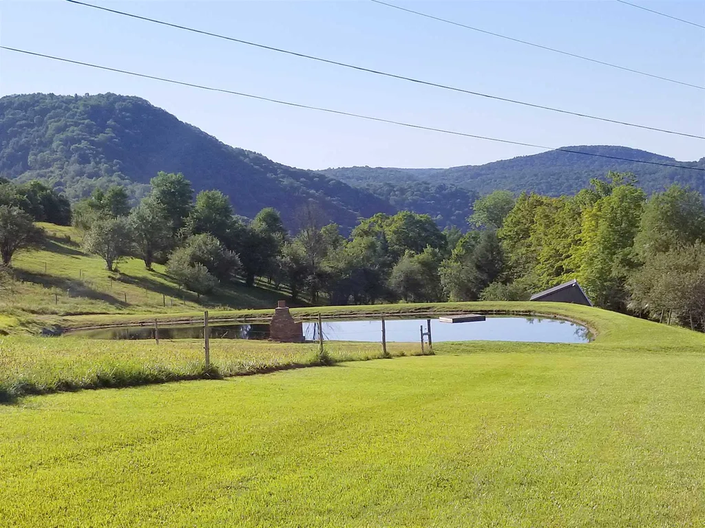 66 Hanson Road Tunbridge VT 05077