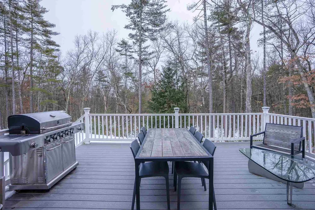 9 Bixby Farm Lane Bedford NH 03110
