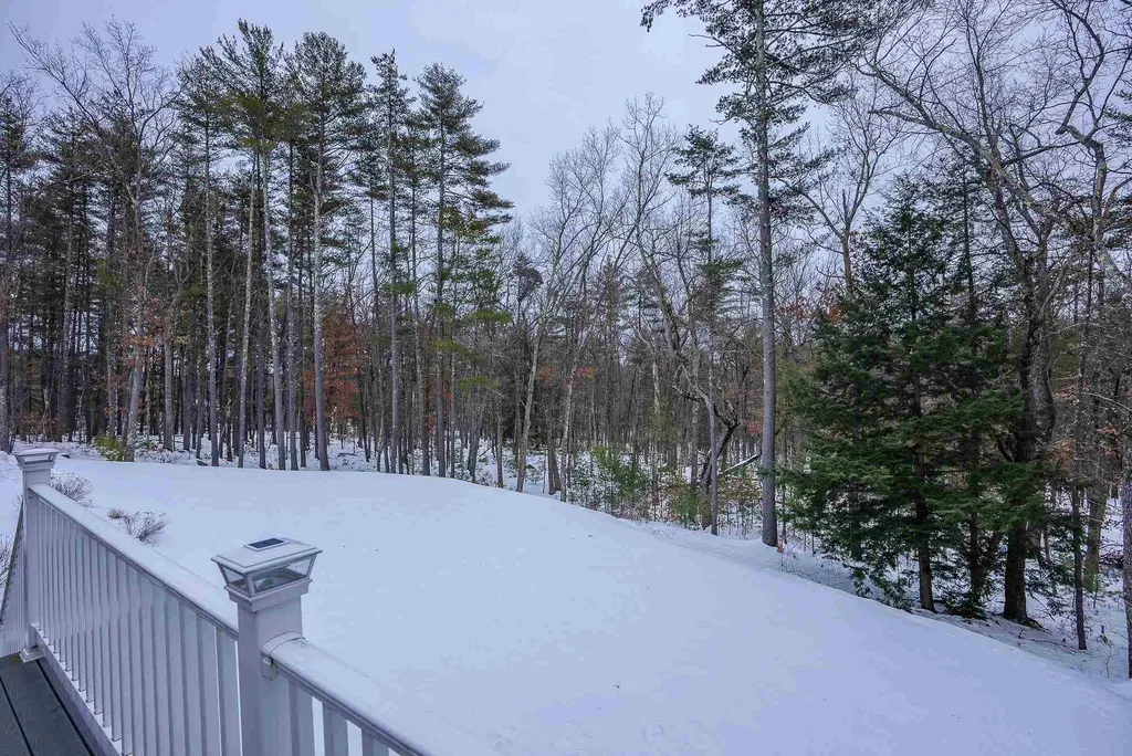 9 Bixby Farm Lane Bedford NH 03110