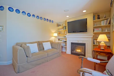 31 Pleasant Point Drive Portsmouth NH 03801
