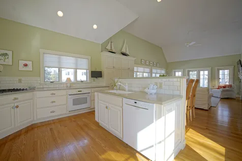 31 Pleasant Point Drive Portsmouth NH 03801