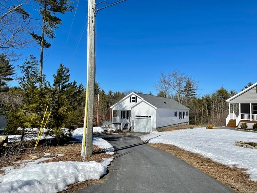 73 Tarah Way Fremont NH 03044