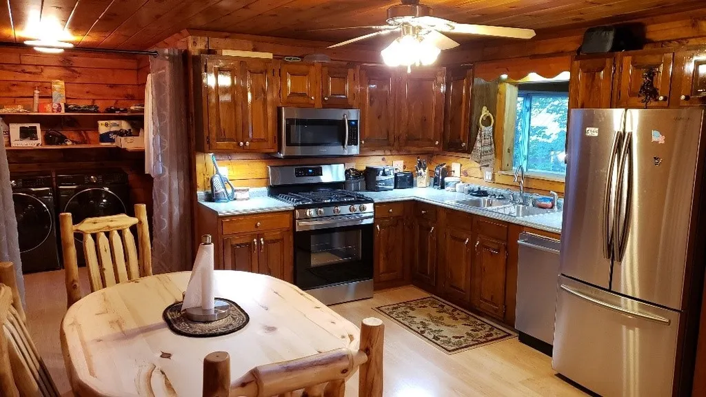 45 Dickson Lane Pittsburg NH 03592