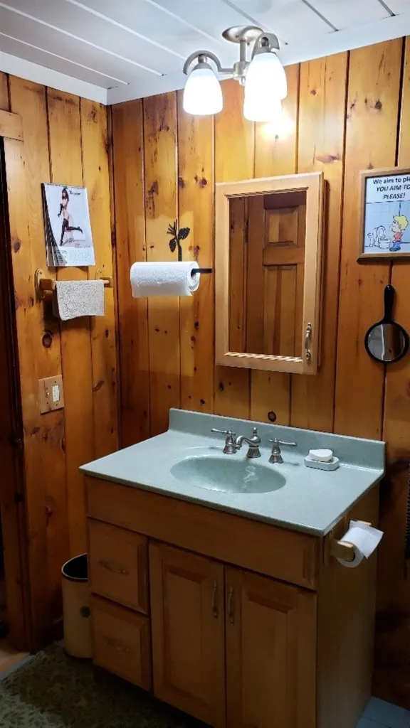 45 Dickson Lane Pittsburg NH 03592