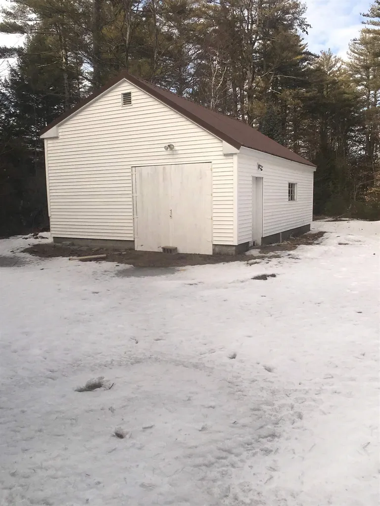 44 North Road Deerfield NH 03037