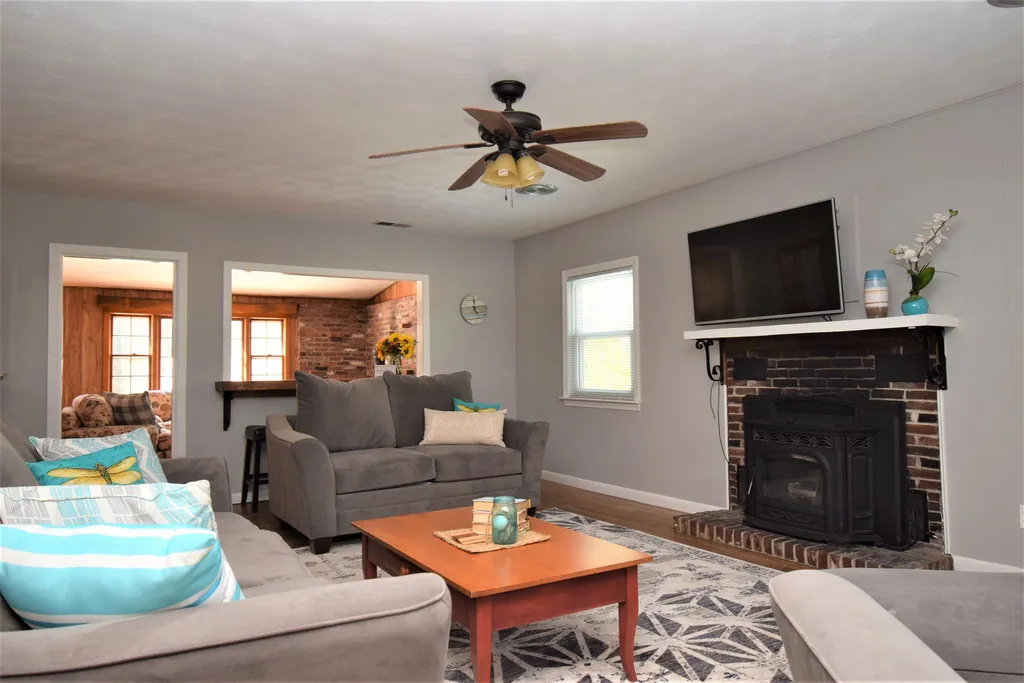 44 North Road Deerfield NH 03037