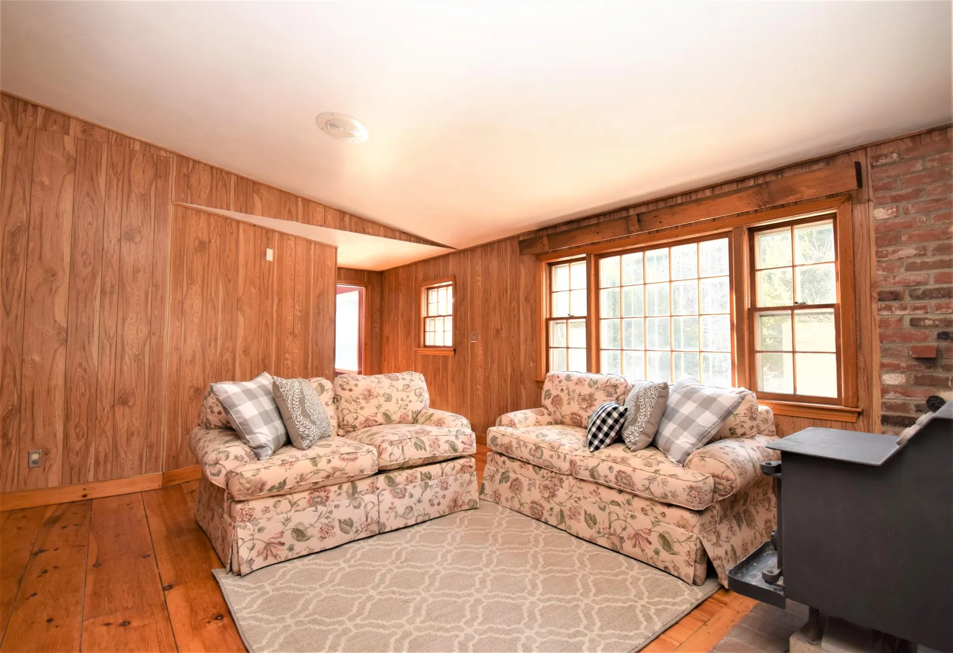 44 North Road Deerfield NH 03037