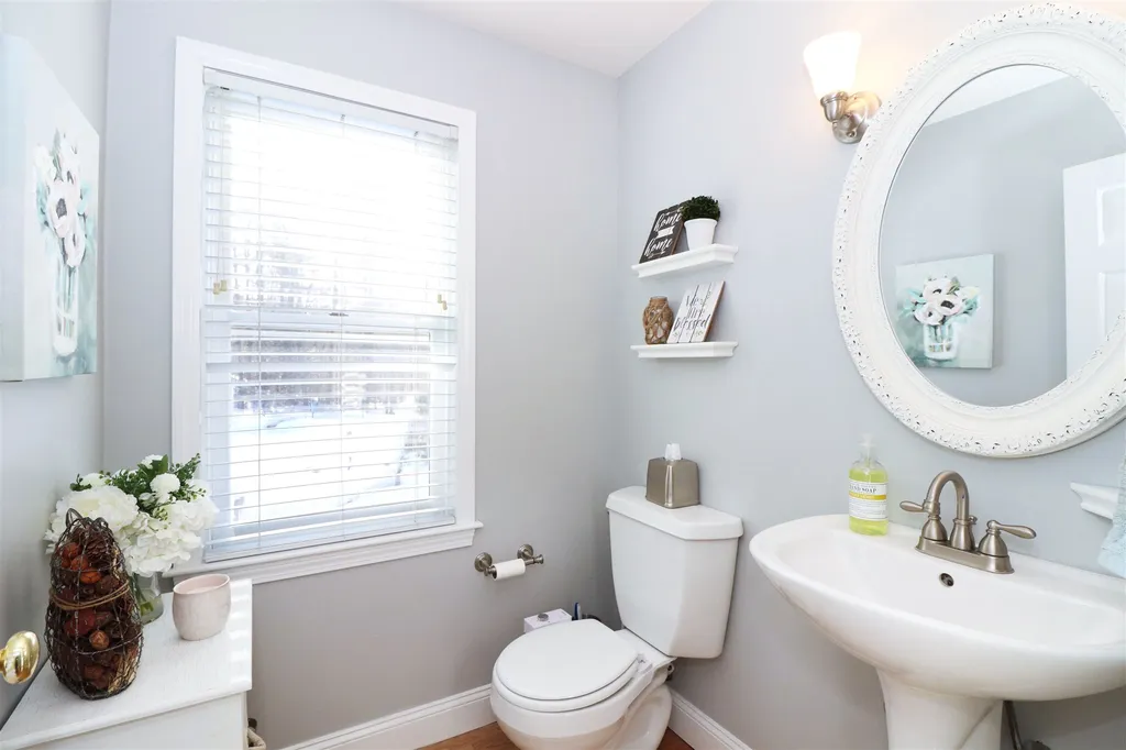 27 Lynne Drive Hollis NH 03049