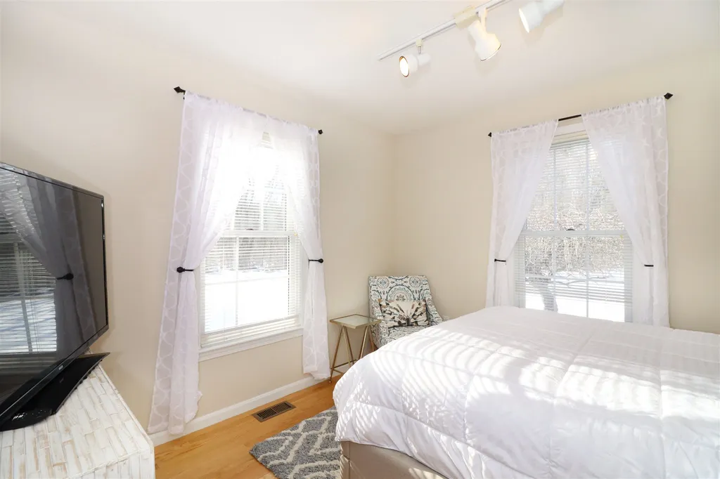 27 Lynne Drive Hollis NH 03049