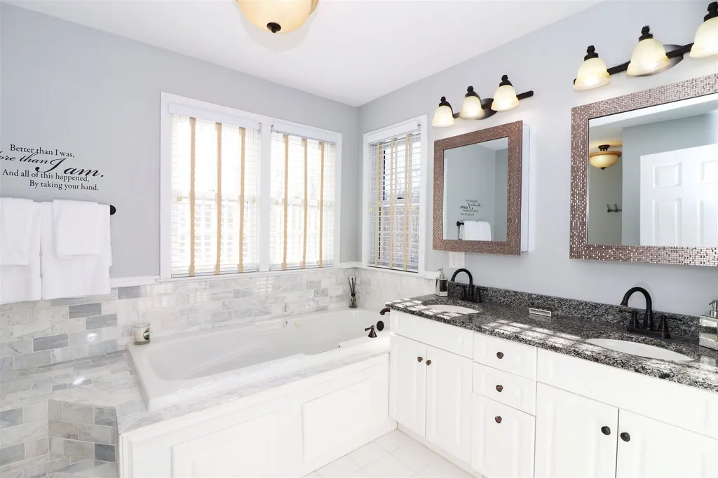 27 Lynne Drive Hollis NH 03049