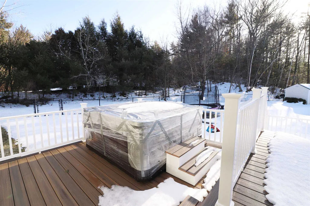 27 Lynne Drive Hollis NH 03049