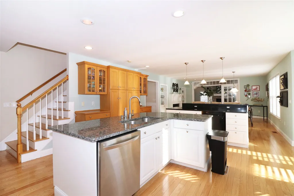 27 Lynne Drive Hollis NH 03049