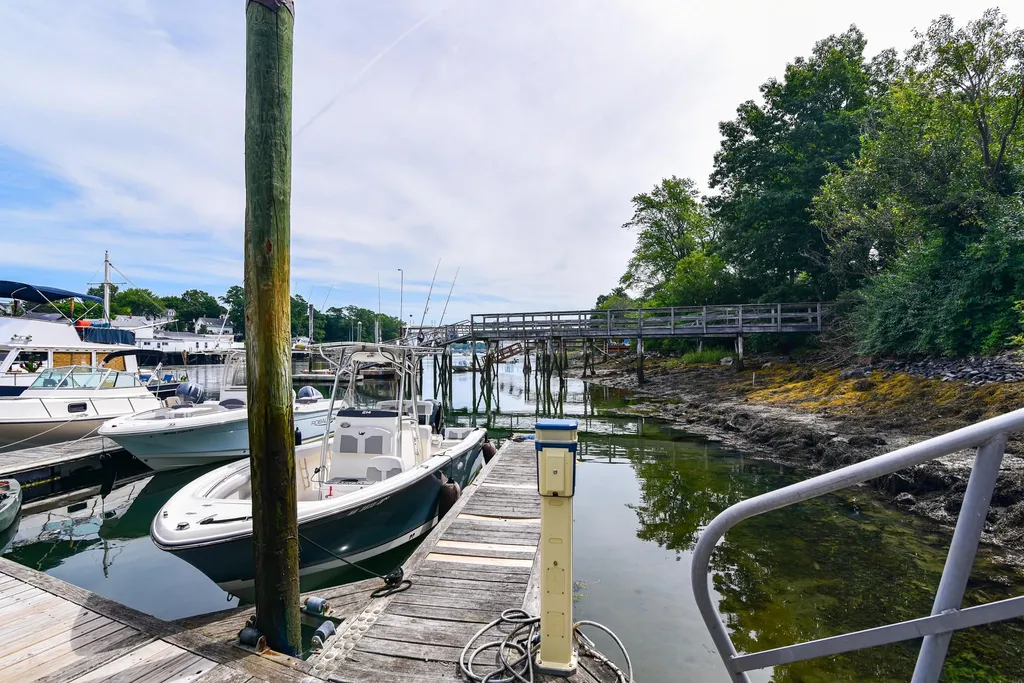 3 Island Avenue Kittery ME 03904