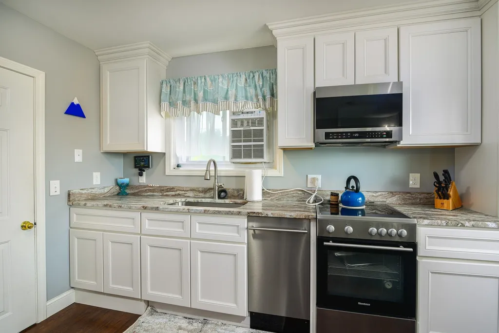3 Island Avenue Kittery ME 03904