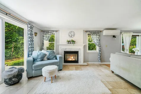 12 Brown Avenue Stratham NH 03885