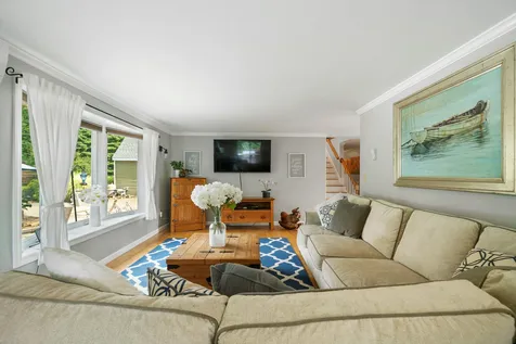 12 Brown Avenue Stratham NH 03885