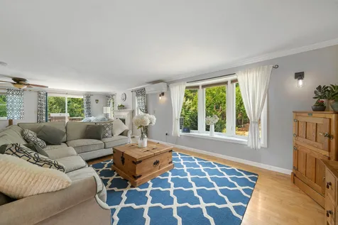 12 Brown Avenue Stratham NH 03885