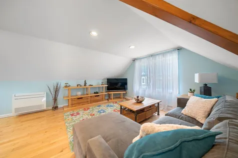 12 Brown Avenue Stratham NH 03885