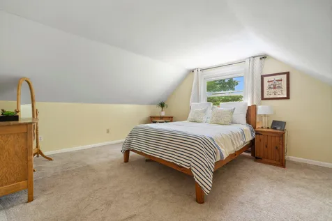 12 Brown Avenue Stratham NH 03885