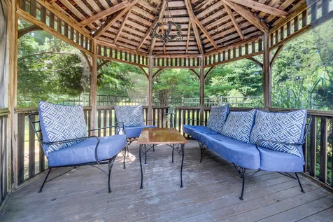 12 Brown Avenue Stratham NH 03885