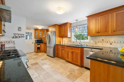 12 Brown Avenue Stratham NH 03885