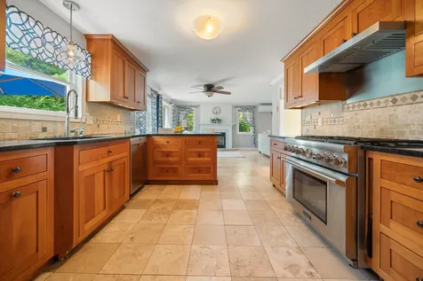 12 Brown Avenue Stratham NH 03885