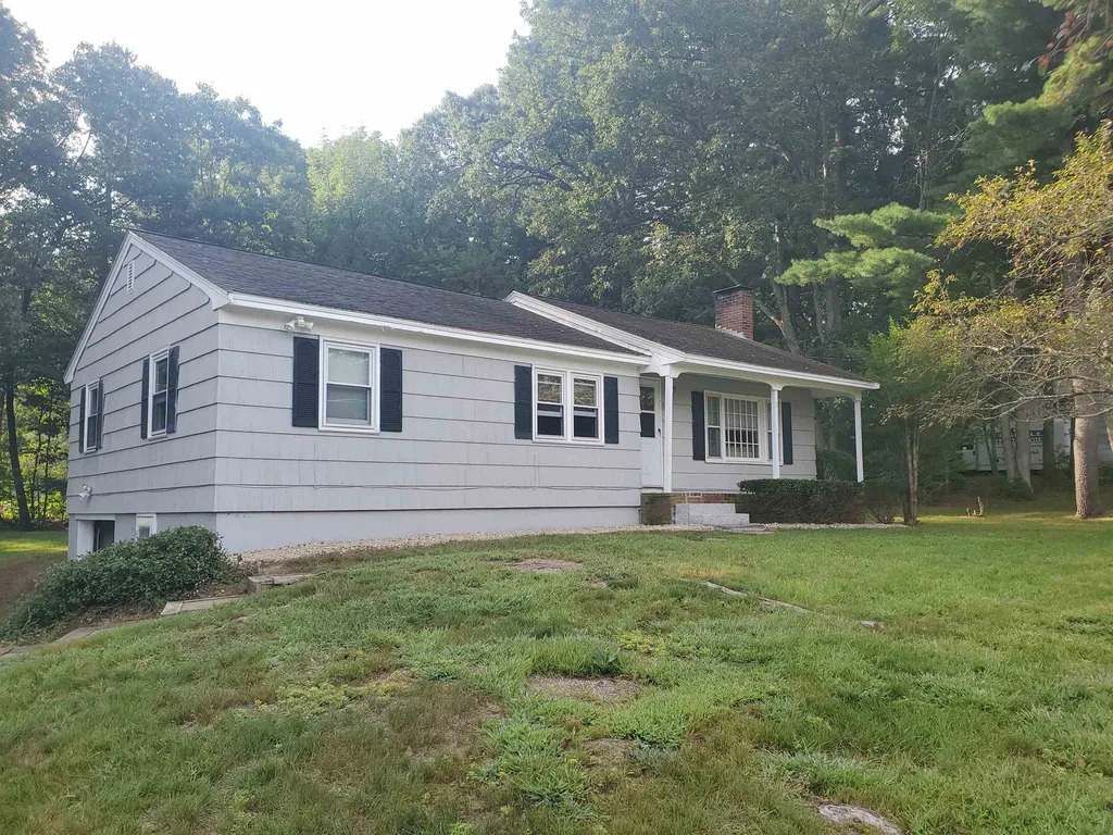 15 Dauntless Lane Plaistow NH 03865
