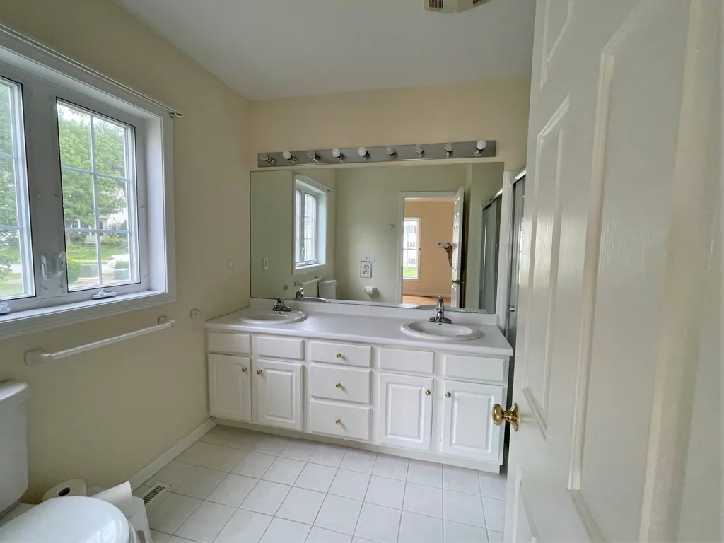 18 Meadowood Drive Exeter NH 03833