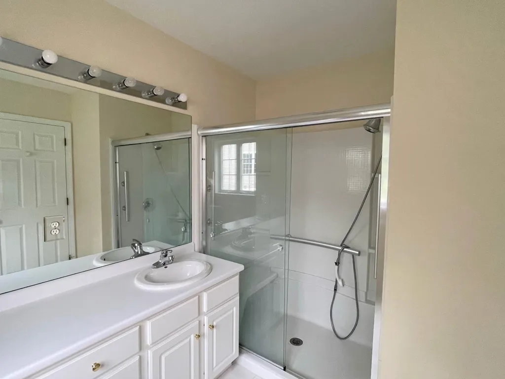 18 Meadowood Drive Exeter NH 03833