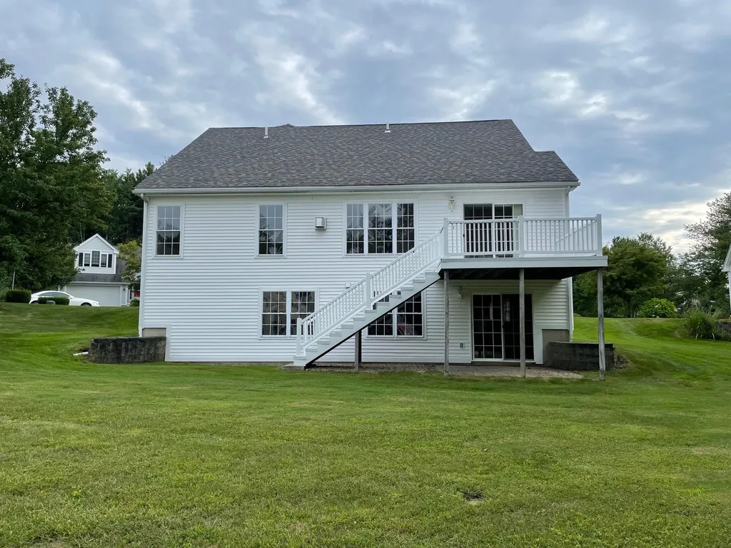 18 Meadowood Drive Exeter NH 03833