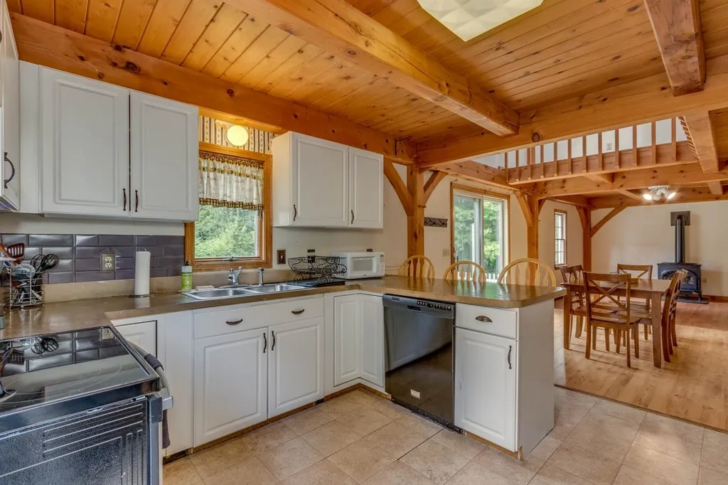 7 Sandy Brook Lane Londonderry NH 03053