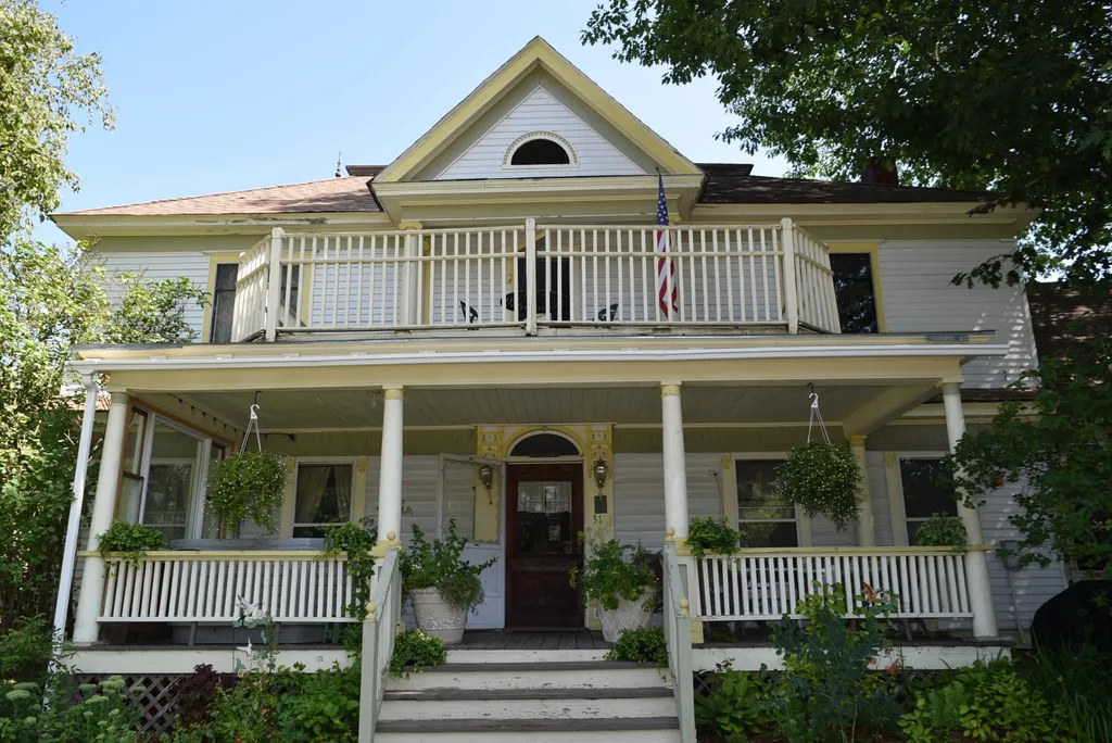 31 Maple Street Hardwick VT 05843