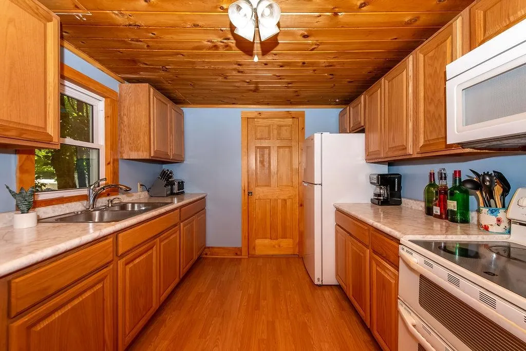 8 Waverly Street Rochester NH 03867