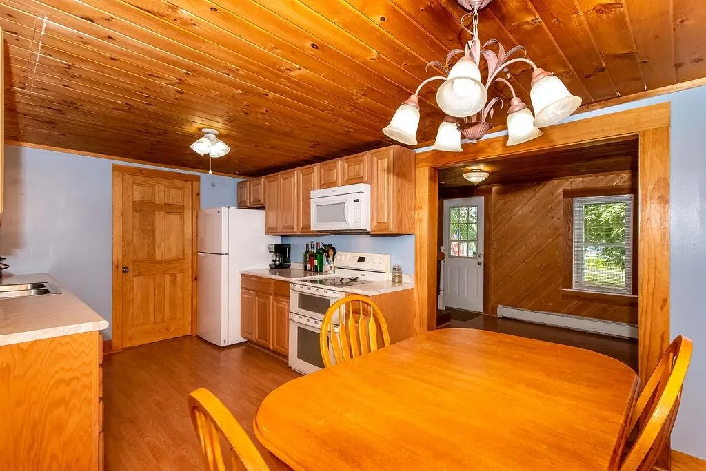 8 Waverly Street Rochester NH 03867