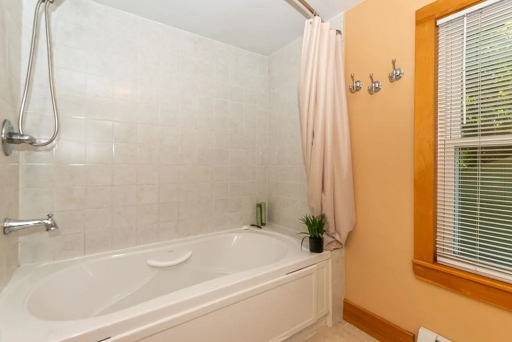 8 Waverly Street Rochester NH 03867