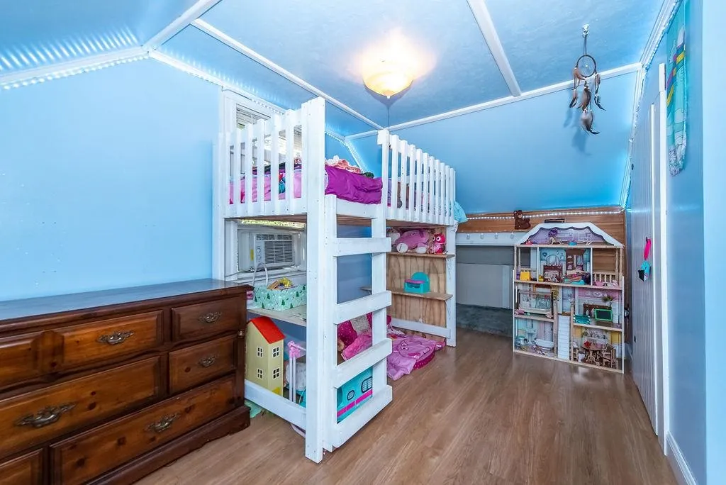 8 Waverly Street Rochester NH 03867