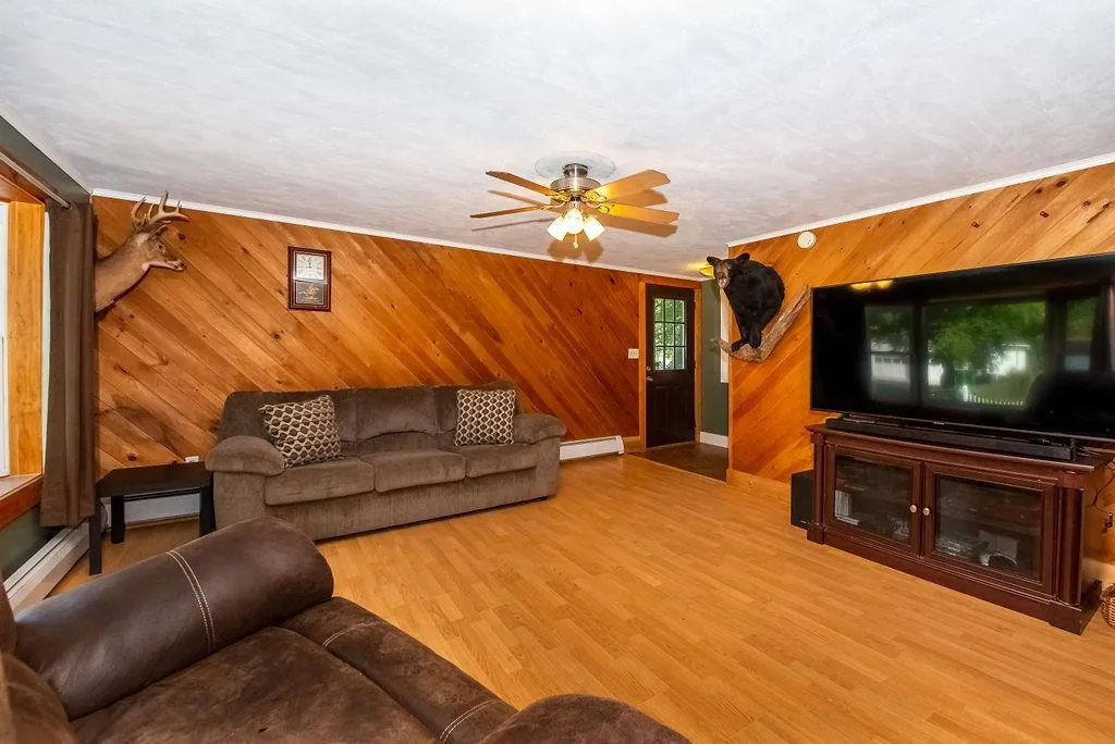 8 Waverly Street Rochester NH 03867