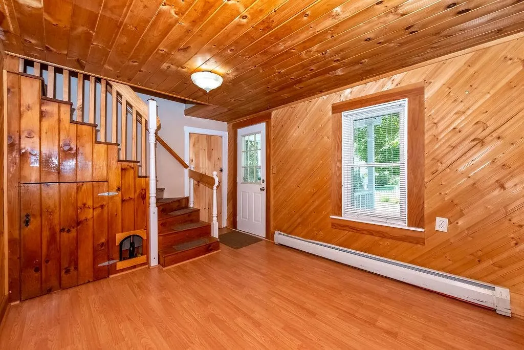8 Waverly Street Rochester NH 03867
