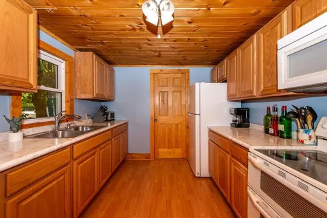 8 Waverly Street Rochester NH 03867