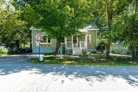8 Waverly Street Rochester NH 03867