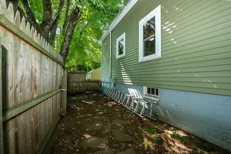 8 Waverly Street Rochester NH 03867