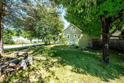 8 Waverly Street Rochester NH 03867