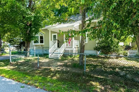 8 Waverly Street Rochester NH 03867