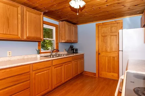 8 Waverly Street Rochester NH 03867