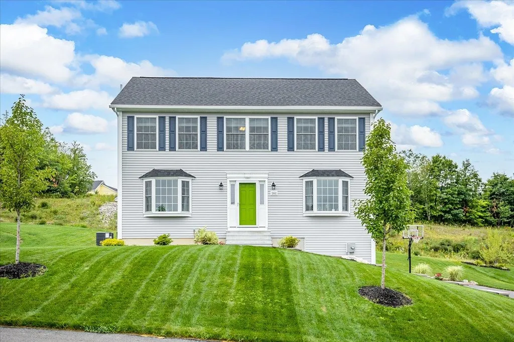 161 University Circle Hooksett NH 03106