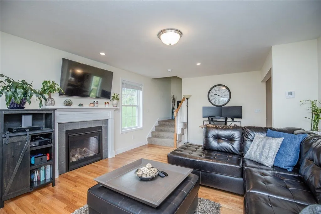 161 University Circle Hooksett NH 03106