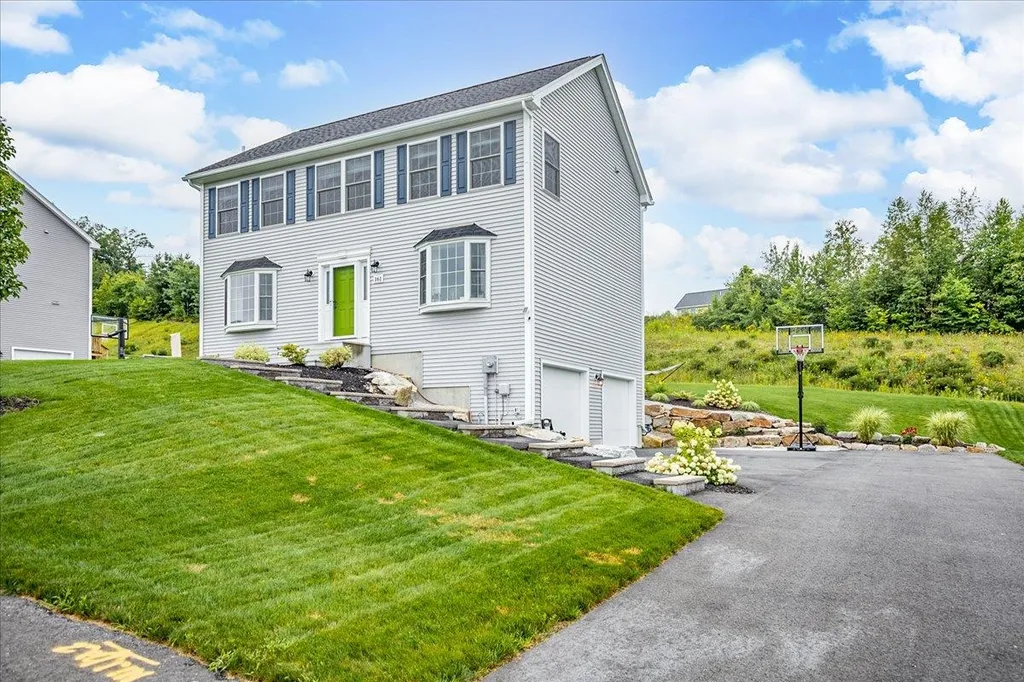 161 University Circle Hooksett NH 03106