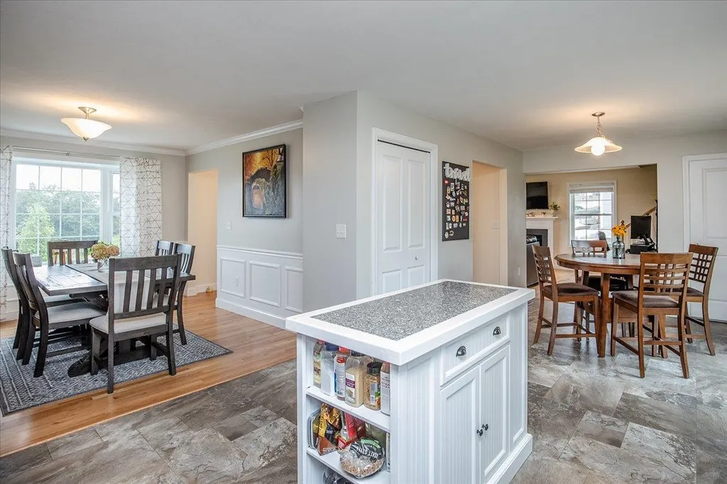 161 University Circle Hooksett NH 03106