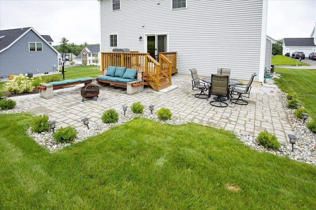 161 University Circle Hooksett NH 03106