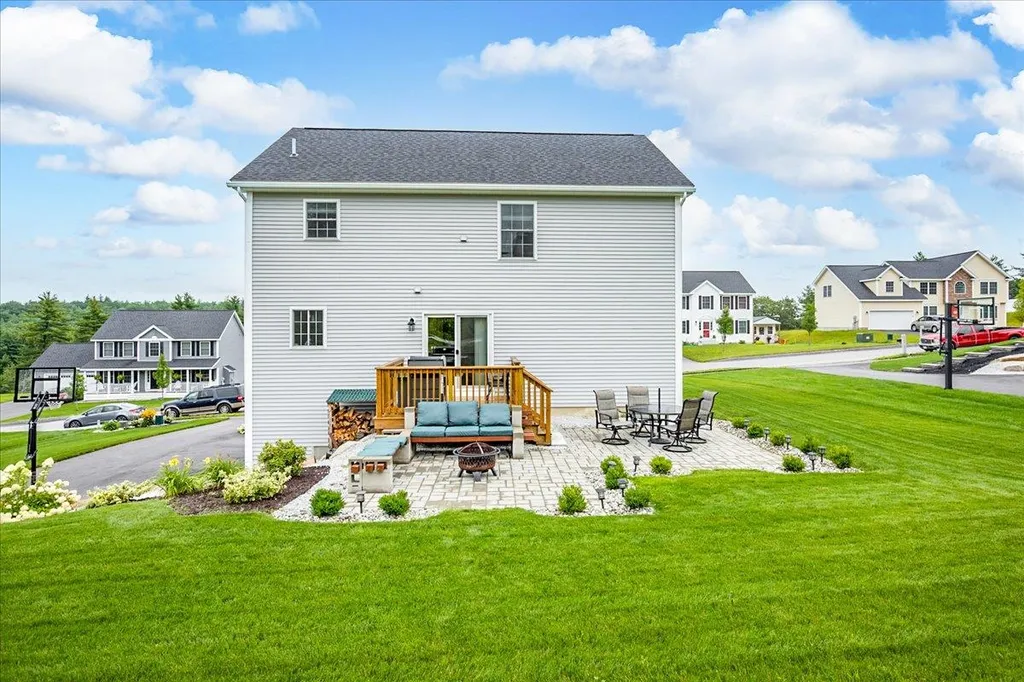 161 University Circle Hooksett NH 03106